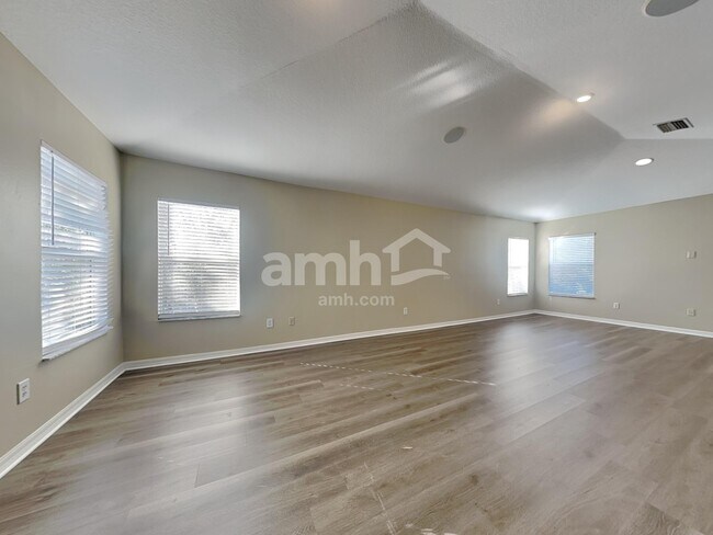 Building Photo - 5018 Sky Blue Dr