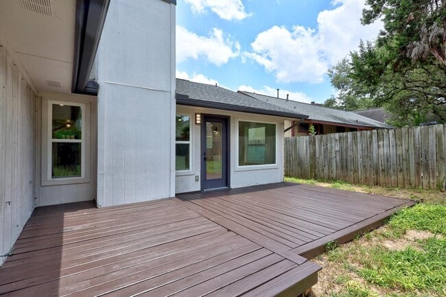 Building Photo - 8708 Huebinger Pass