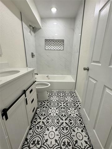 Building Photo - 1904 Sayle St