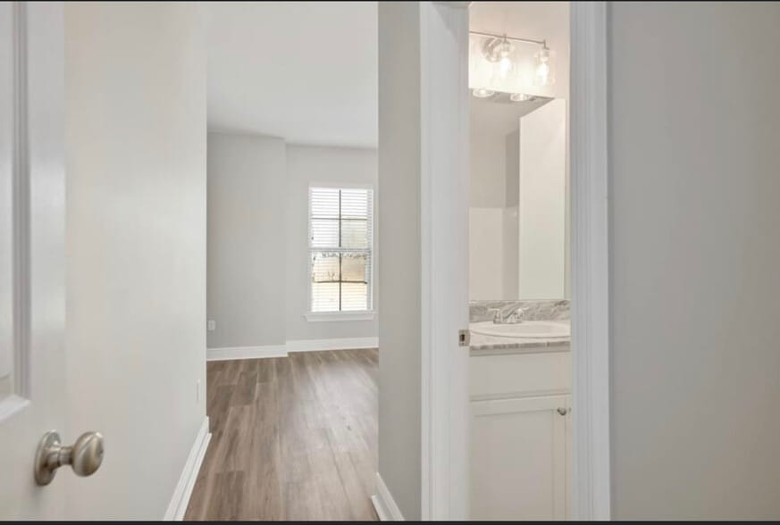 Building Photo - 139 Iberia St