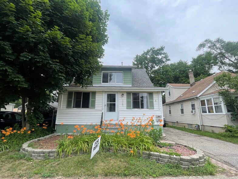 Primary Photo - 1141 E Bernhard Ave