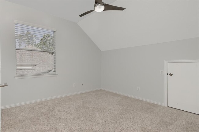 Building Photo - 83 E French Oaks Cir