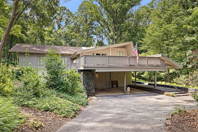 Building Photo - Mid Centurty Modern Home