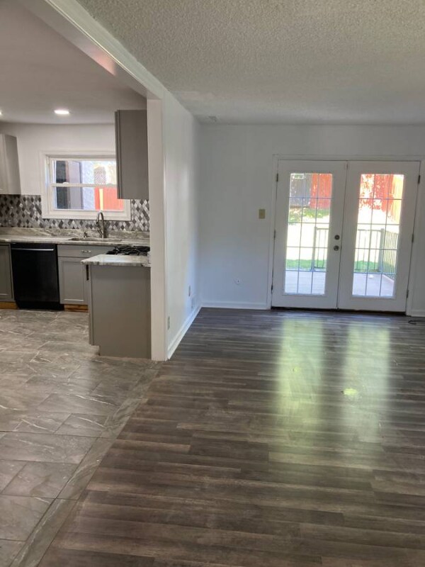 Building Photo - 17 Canis Ct