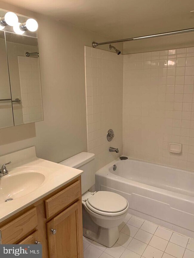 Building Photo - 4500 S Four Mile Run Dr