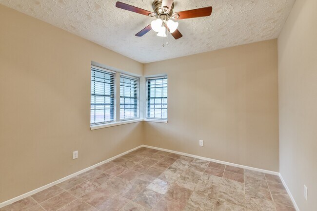 Building Photo - 9503 Bent Spur Ln