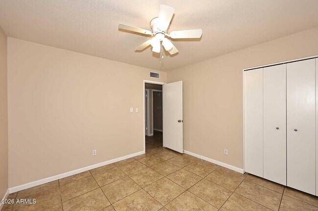 Building Photo - 5138 W Vogel Ave