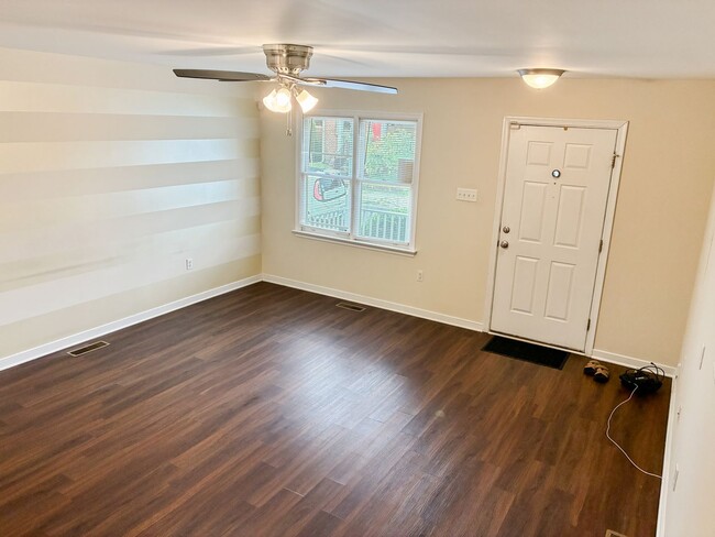 Building Photo - Updated 3 Bedroom in Manchester!