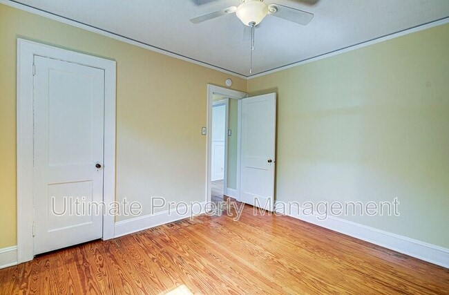 Building Photo - 2037 Van Buren St