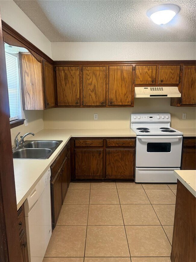 Building Photo - 1309 Summerton Pl