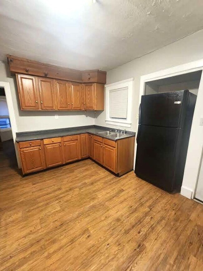 Building Photo - Zomorodi W111