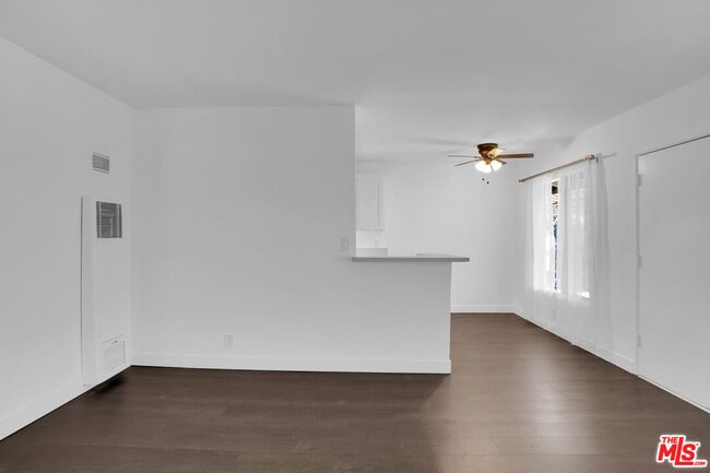 Building Photo - 1100 W Glendon Way