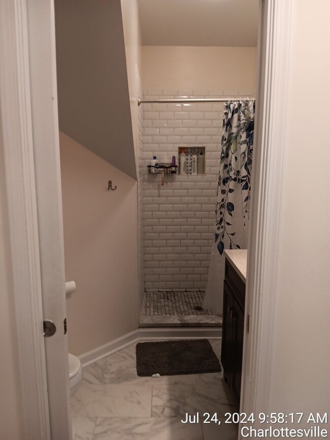 Building Photo - 14th Street NW / 2 Bedroom / 2 Bath Leasin...