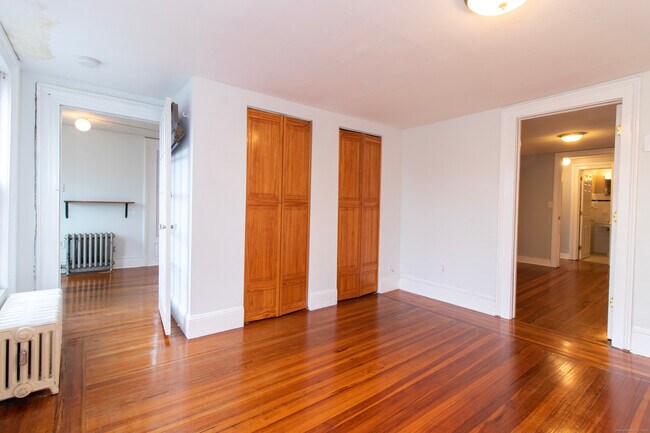 Building Photo - 6 Hughes Pl