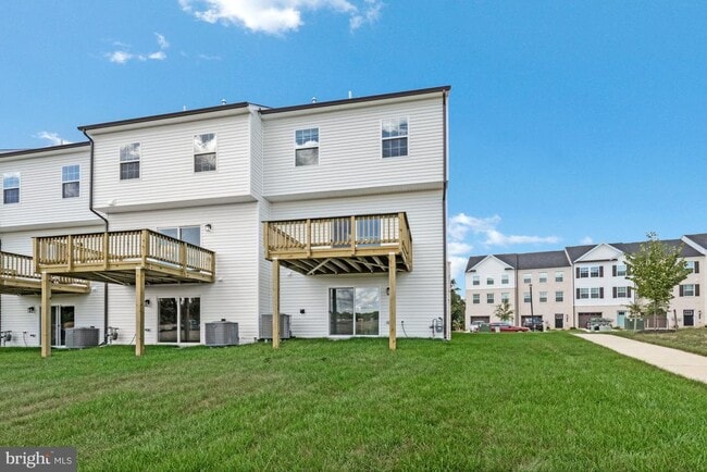 Building Photo - 16640 Green Glade Dr