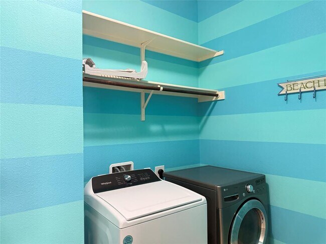 Building Photo - 2021 Simond Ave