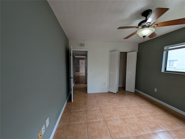 Building Photo - 2439 Oak Park Way