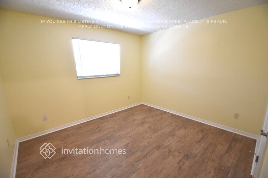 Building Photo - 322 W Hornbeam Dr