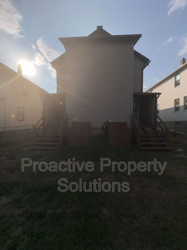 Building Photo - 415-417 17th Ave