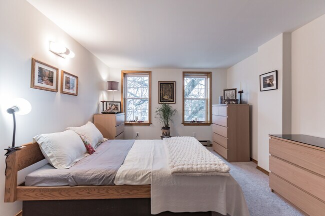 Building Photo - 3 W 1st Ave