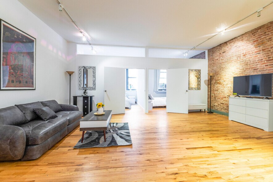 Primary Photo - 132 Chambers St