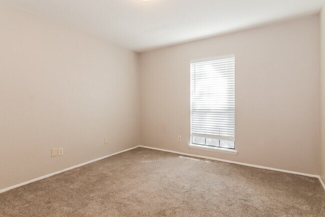 Building Photo - 1313 Timberview Dr