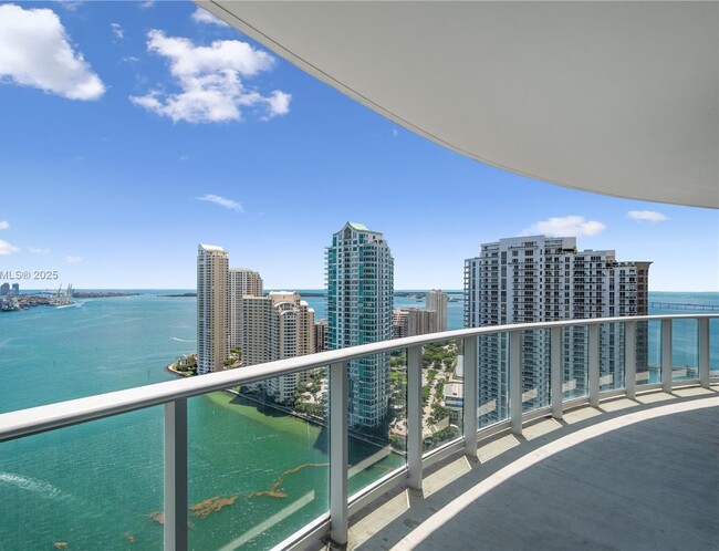 Building Photo - 300 S BISCAYNE Blvd