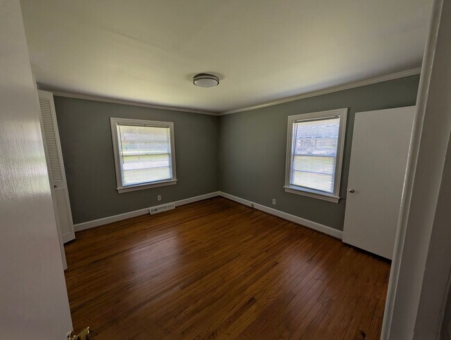 Building Photo - 3 Bedroom, 1.5 Bath Home with HVAC & Fenced Backyard