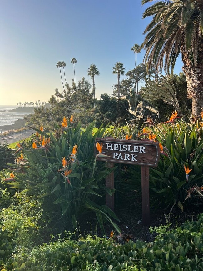 Building Photo - Laguna Beach Cottage Home 2 Bed 1 Bath