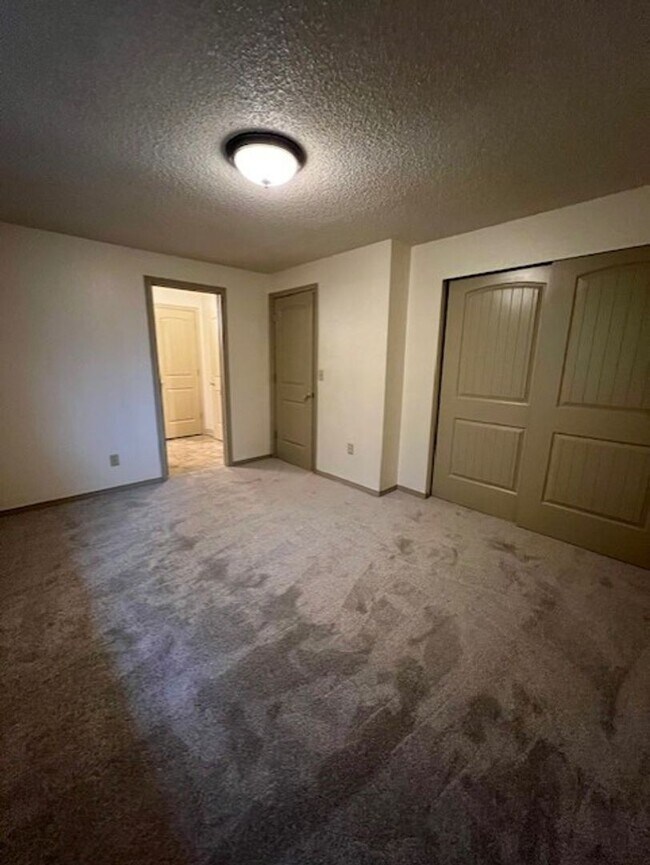 Building Photo - South Hill 3 bedroom house