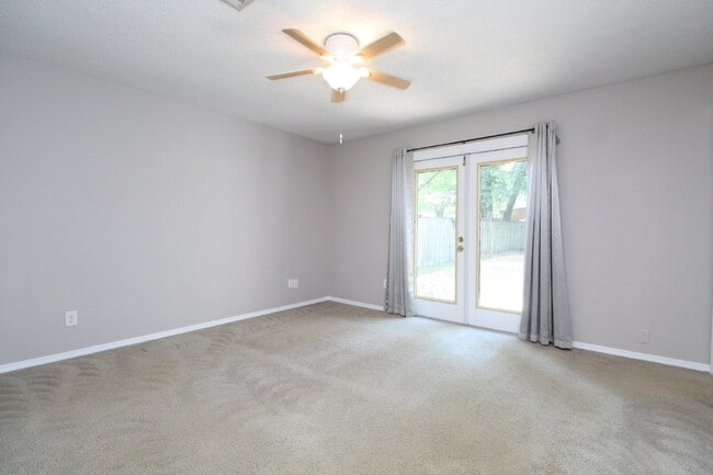 Building Photo - Updated 3/2 Brick Home in Northeast Pensac...