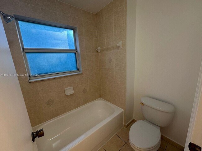 Building Photo - 1712 SE 31st Ct