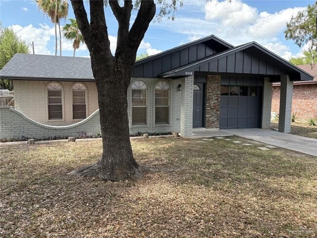 Building Photo - 2219 Brock St