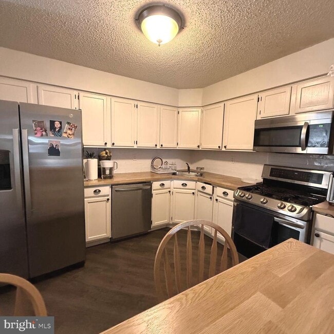 Building Photo - 103 Castleton Ct