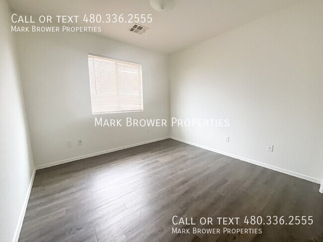 Building Photo - 1492 E Leaf Rd