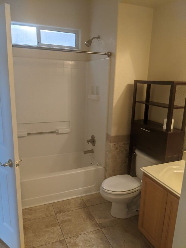 Building Photo - **Beautiful Summerlin Home – 3 Bed, 3 Bath...
