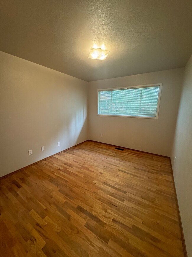 Building Photo - 4337 Lombard Dr