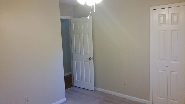 Building Photo - GA Town Home