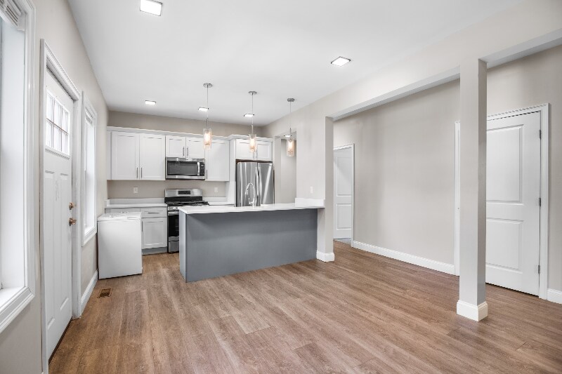 Building Photo - 14 Trenton St