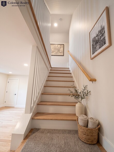 Building Photo - 69 Elm St