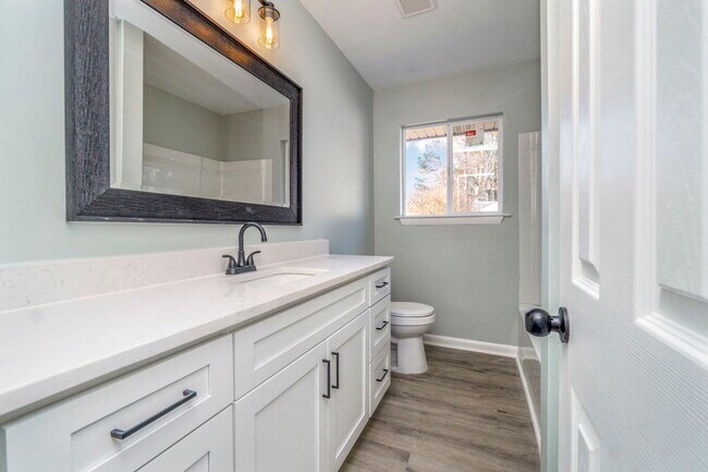 Building Photo - 152 Mann Dr