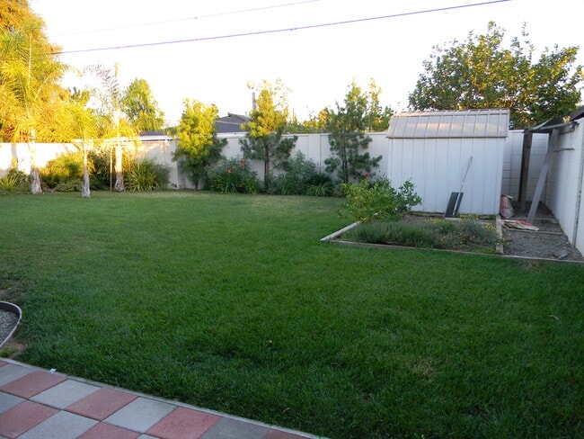 Building Photo - 332 E Oakmont Ave