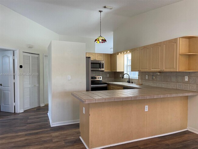 Building Photo - 15873 SW 43rd St