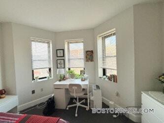 Building Photo - 829 Beacon St