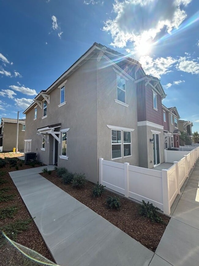 Building Photo - ***Ready Now! Beautiful Wildomar Condo  3 Bed / 3 Bath