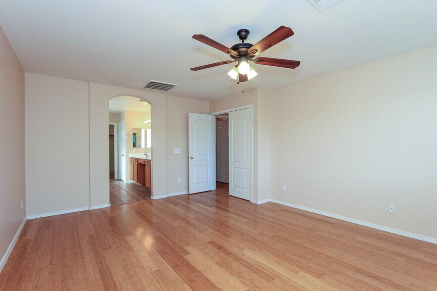 Building Photo - 14807 W Larkspur Dr