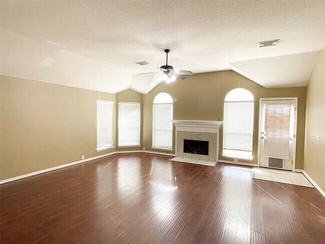 Building Photo - 4914 Surrey Park Cir