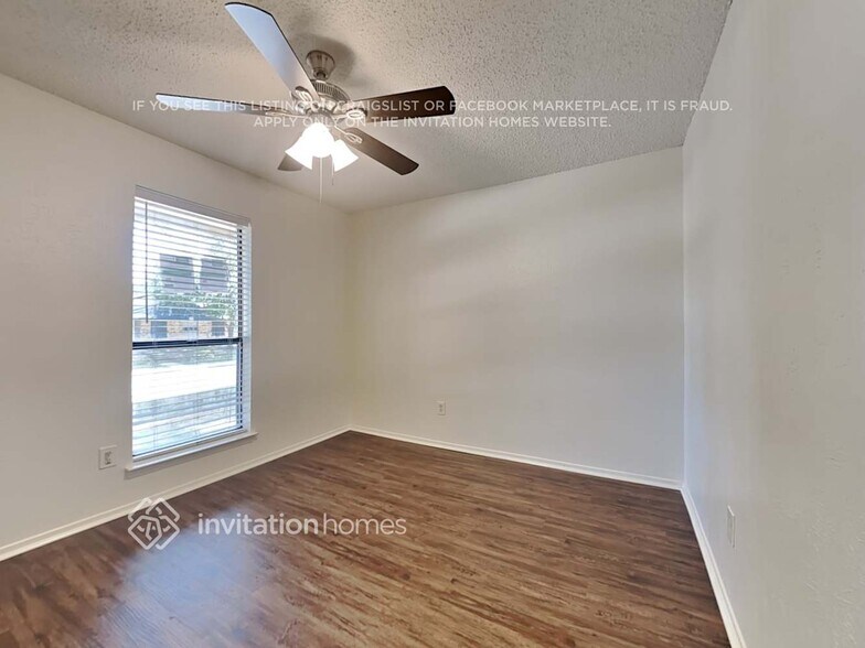 Building Photo - 717 Holly Oak Dr