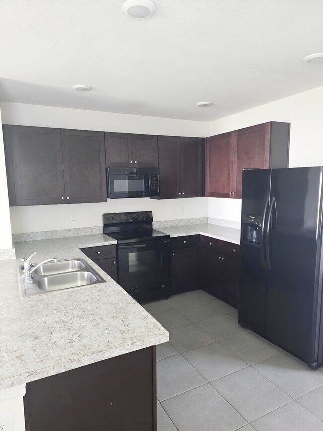 Building Photo - Gorgeous 3/2/2 in Beverly Hills!!!