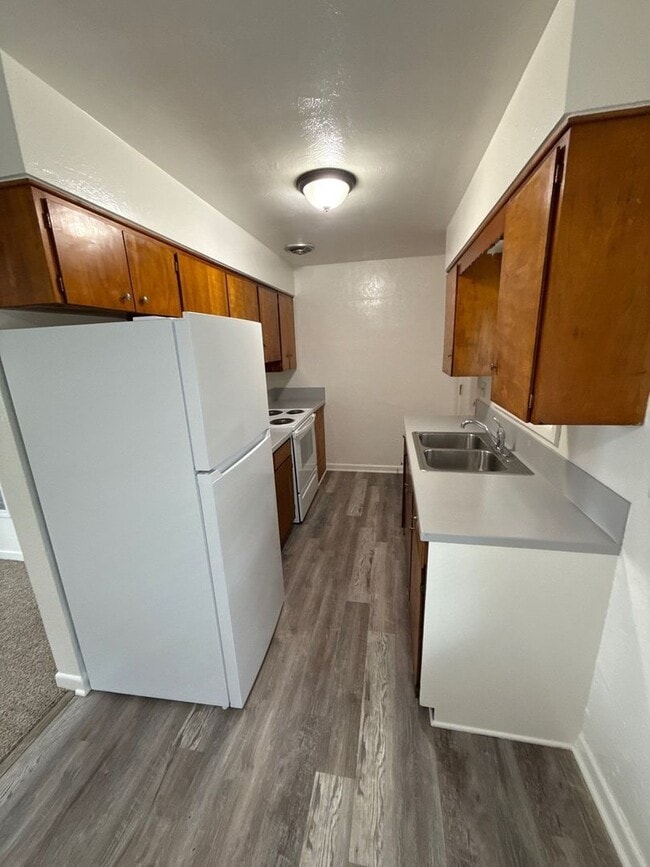 Building Photo - 1570 Bellevue St SE